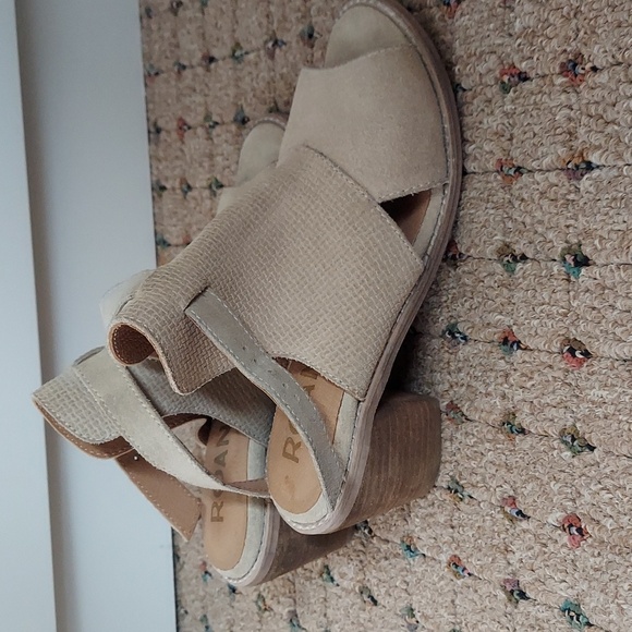 Peep Toe Chunky Heeled Sandal - Picture 4 of 7